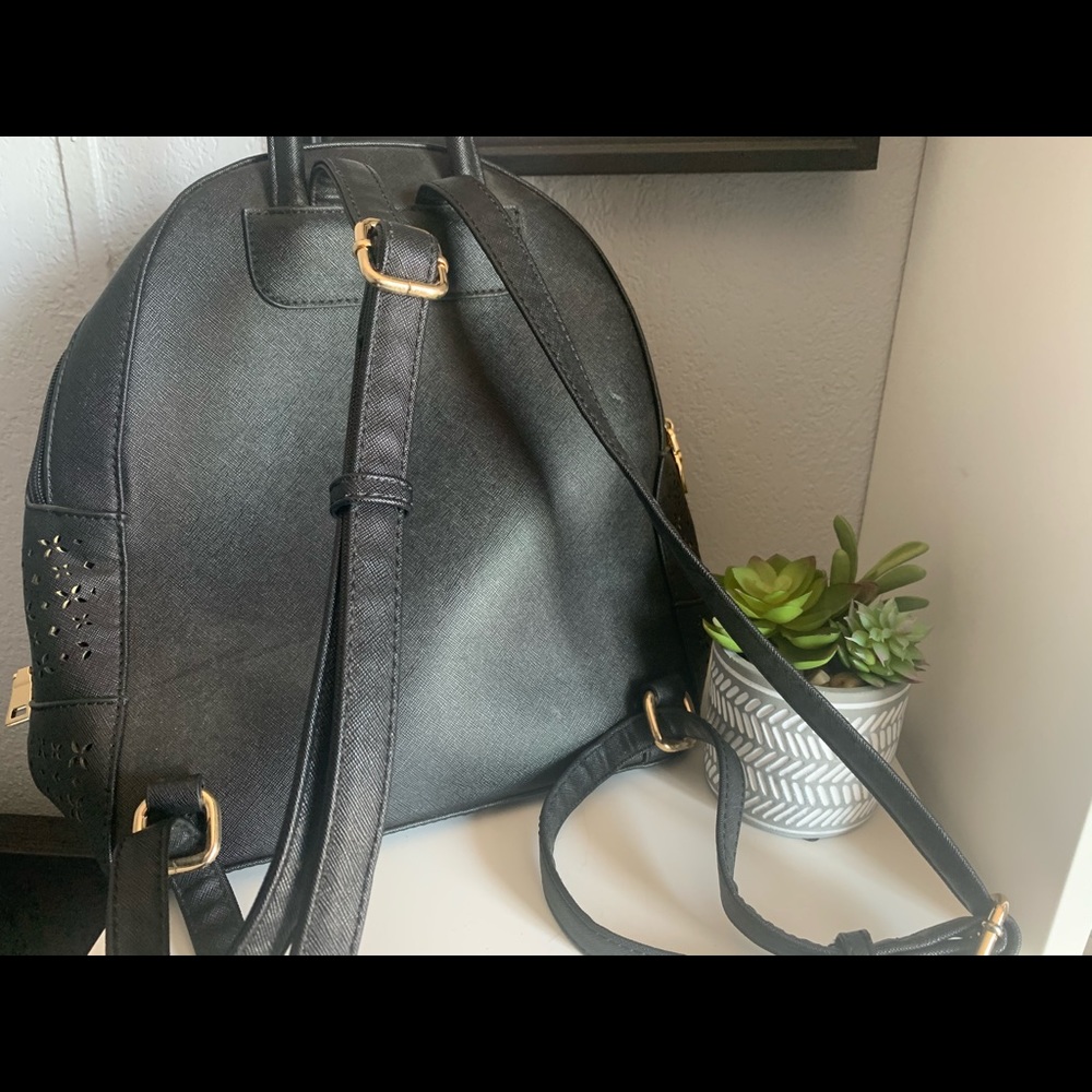 Backpack - Picture 2 of 3